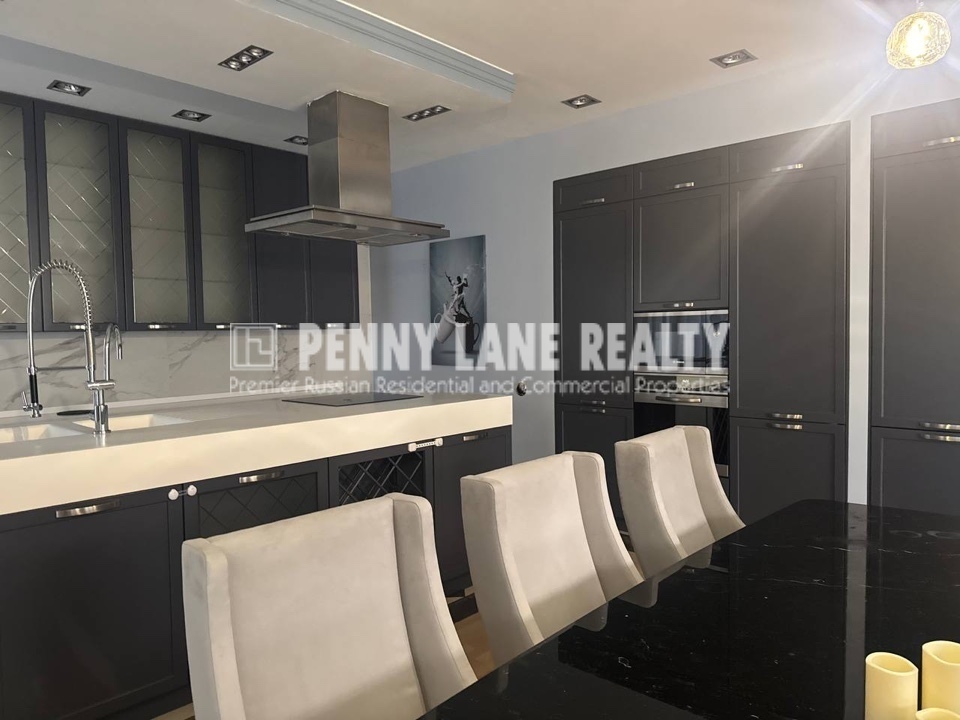 Продается 3-комнатная квартира, площадью 135.00 кв.м. Москва, Страстной бульвар