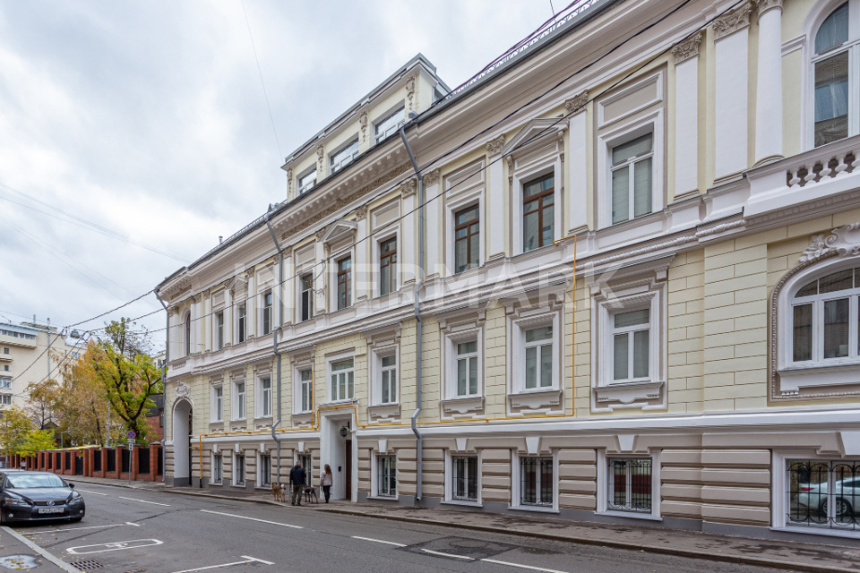 Продается 4-комнатная квартира, площадью 149.00 кв.м. Москва, переулок Староконюшенный, дом 33