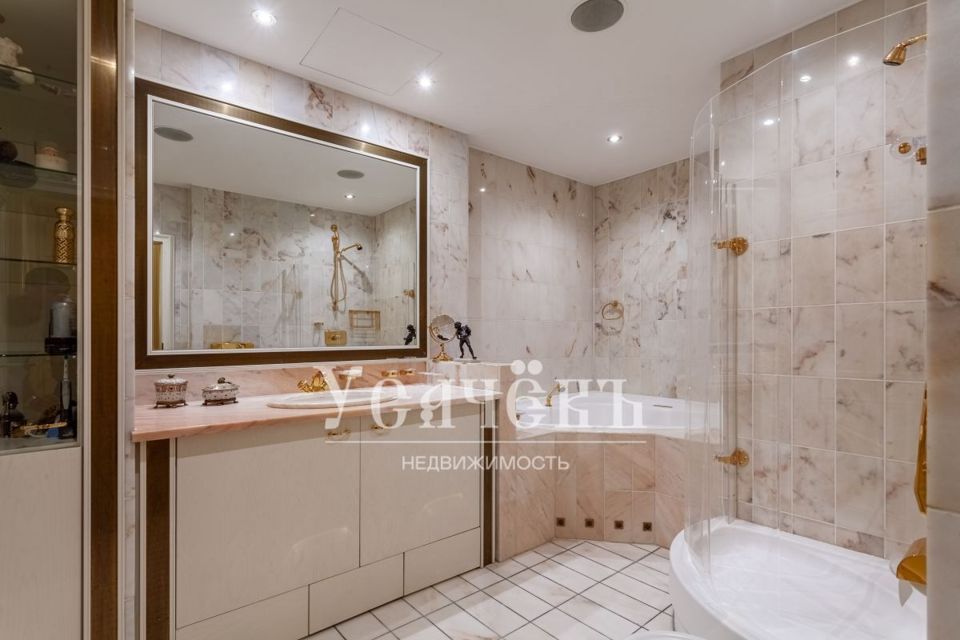 Продается 4-комнатная квартира, площадью 170.00 кв.м. Москва, улица Большая Ордынка, дом 67