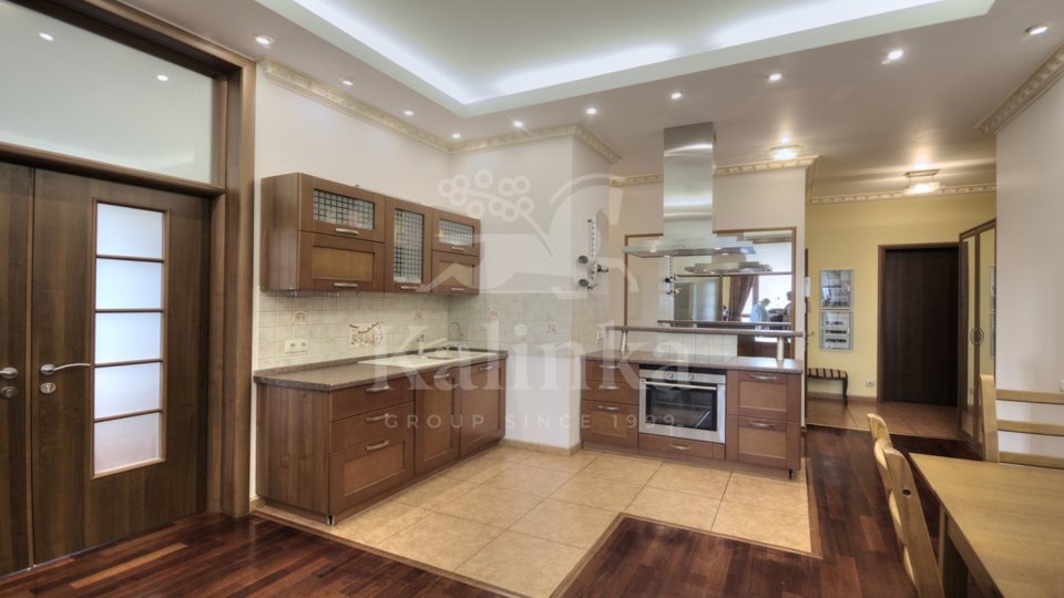 Продается 4-комнатная квартира, площадью 124.00 кв.м. Москва, улица Минская