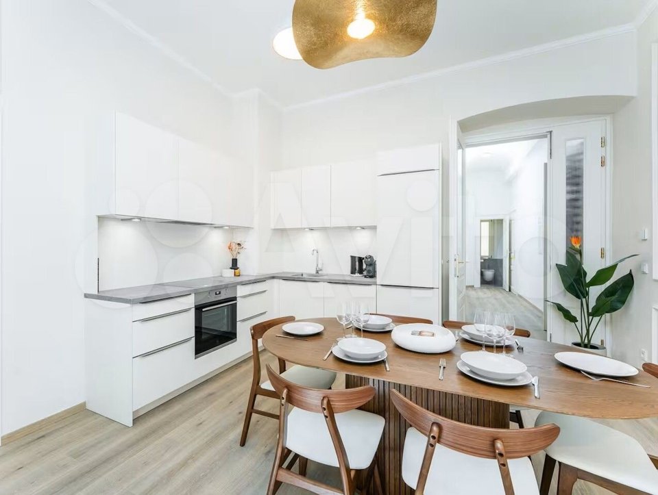 Продается 4-комнатная квартира, площадью 142.00 кв.м. Москва, улица Трубецкая, дом 12