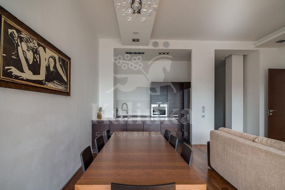 Продается 3-комнатная квартира, площадью 125.00 кв.м. Московская область, Одинцовский район, деревня Жуковка, дом 58