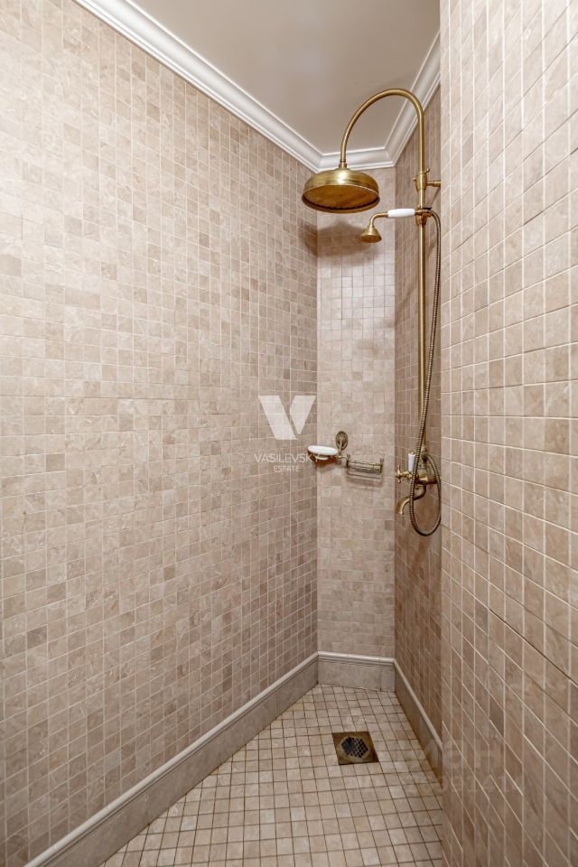 Продается 4-комнатная квартира, площадью 200.00 кв.м. Москва, улица Бауманская, дом 26