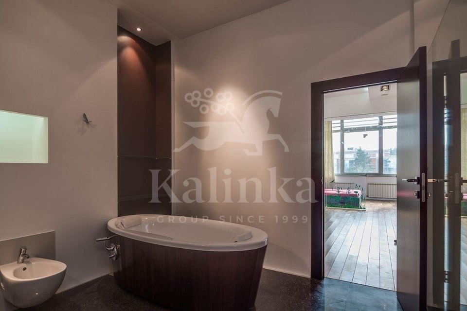 Продается 3-комнатная квартира, площадью 125.00 кв.м. Московская область, Одинцовский район, деревня Жуковка, дом 58