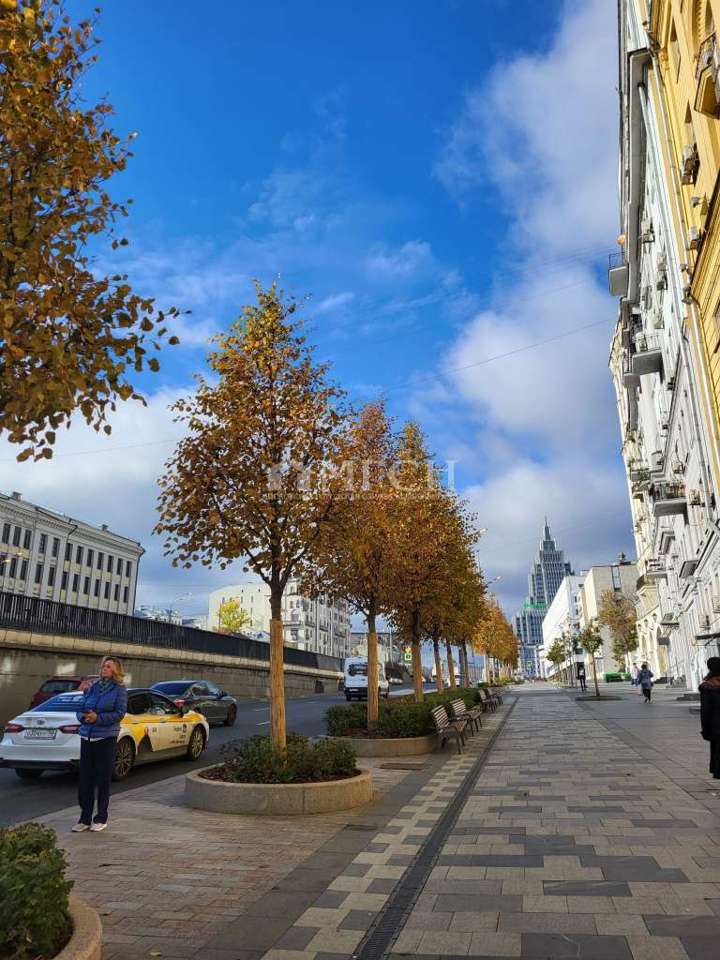 Продается 2-комнатная квартира, площадью 52.00 кв.м. Москва, улица Садовая-Самотечная, дом 11