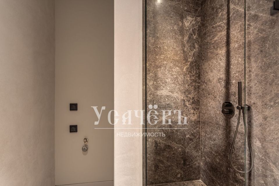 Продается 4-комнатная квартира, площадью 150.00 кв.м. Москва, улица Братьев Фонченко