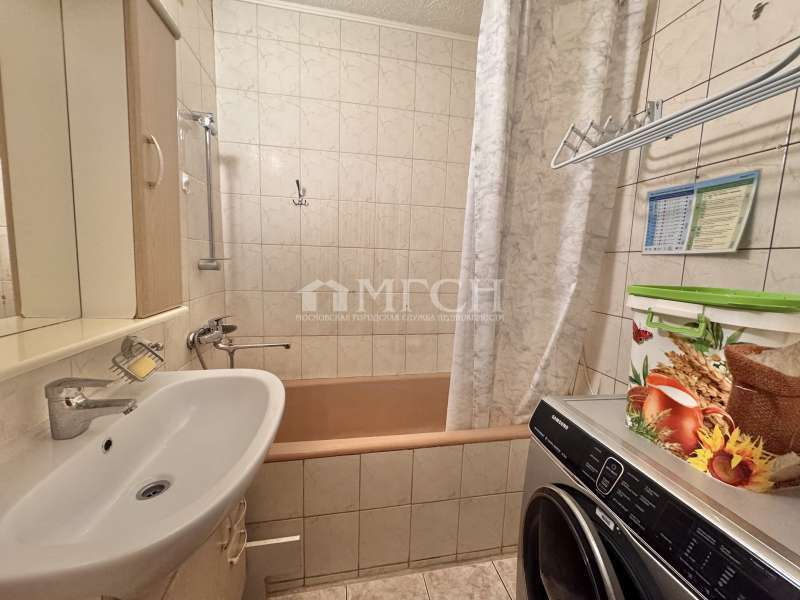 Продается 1-комнатная квартира, площадью 38.80 кв.м. Москва, улица Старобитцевская, дом 23к4