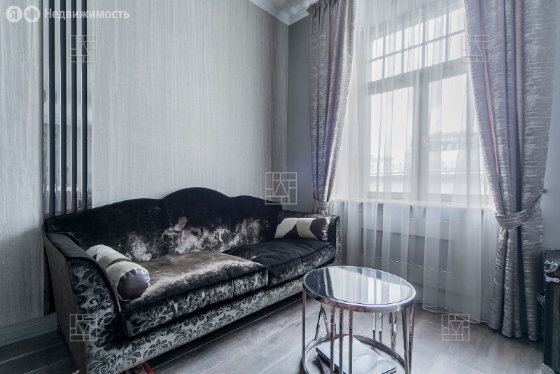 Продается 4-комнатная квартира, площадью 250.00 кв.м. Москва, улица Пречистенка, дом 27