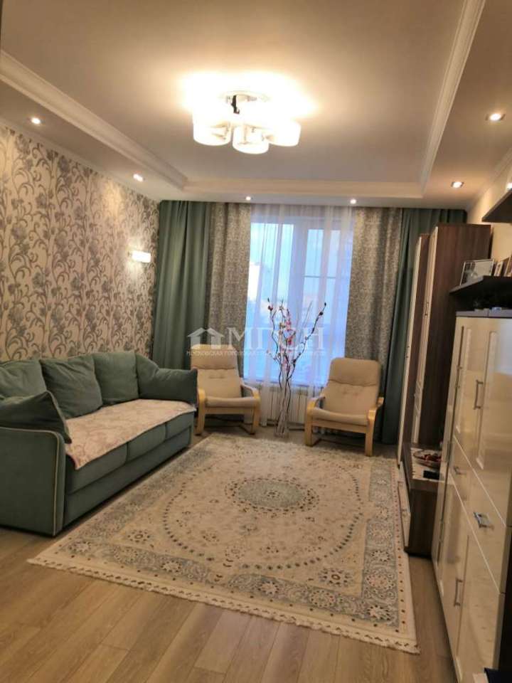 Продается 3-комнатная квартира, площадью 60.00 кв.м. Москва, Очаковское шоссе, дом 13к2