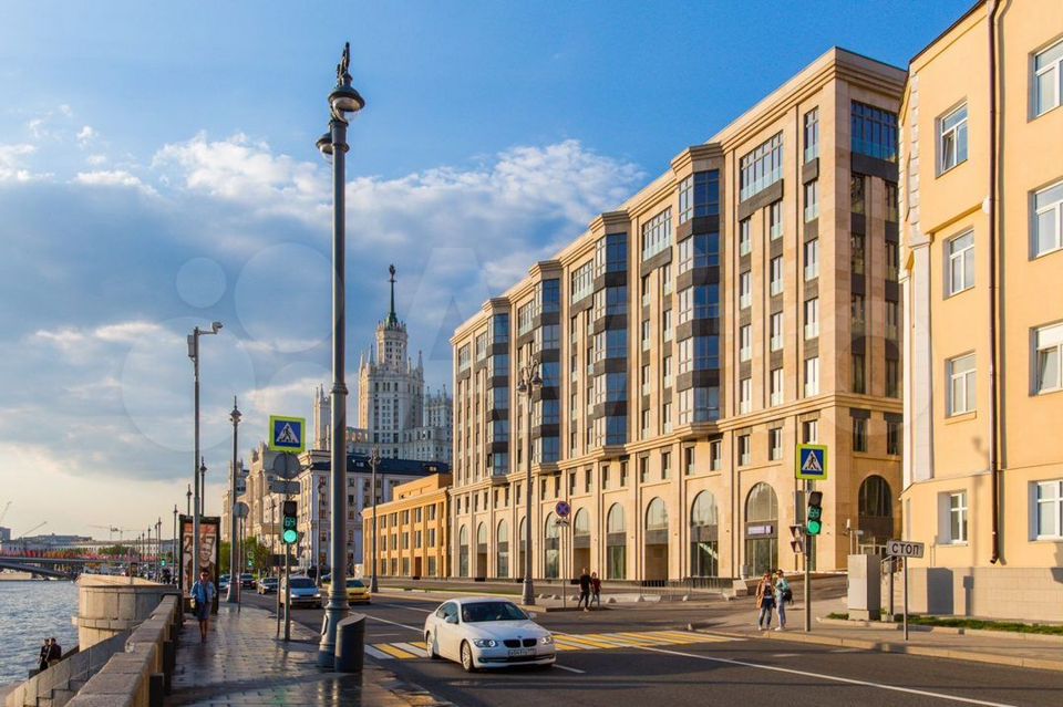 Продается 4-комнатная квартира, площадью 151.00 кв.м. Москва, набережная Котельническая, дом 21