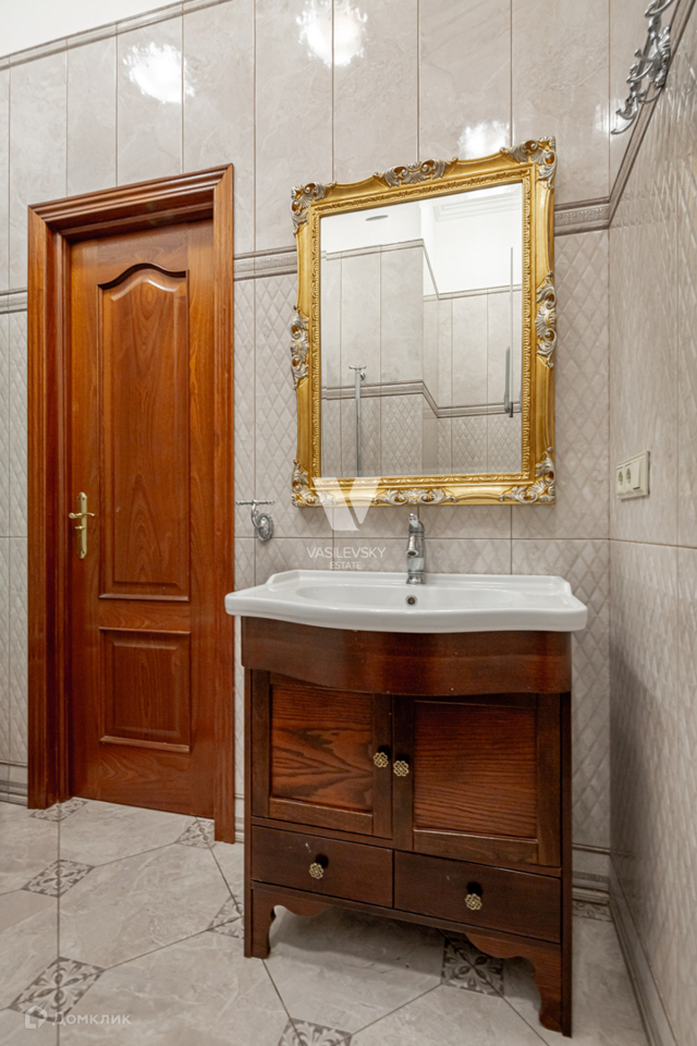 Продается 4-комнатная квартира, площадью 200.00 кв.м. Москва, улица Бауманская, дом 26