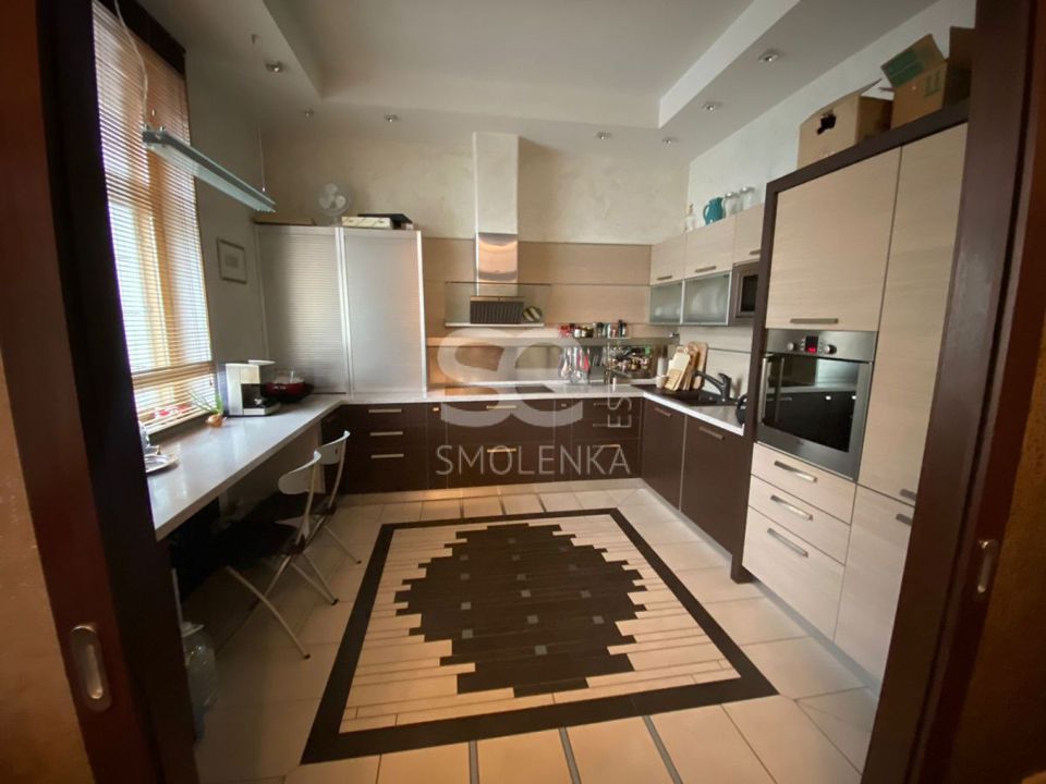 Продается 3-комнатная квартира, площадью 154.00 кв.м. Москва, переулок Зачатьевский 1-й, дом 6стр1