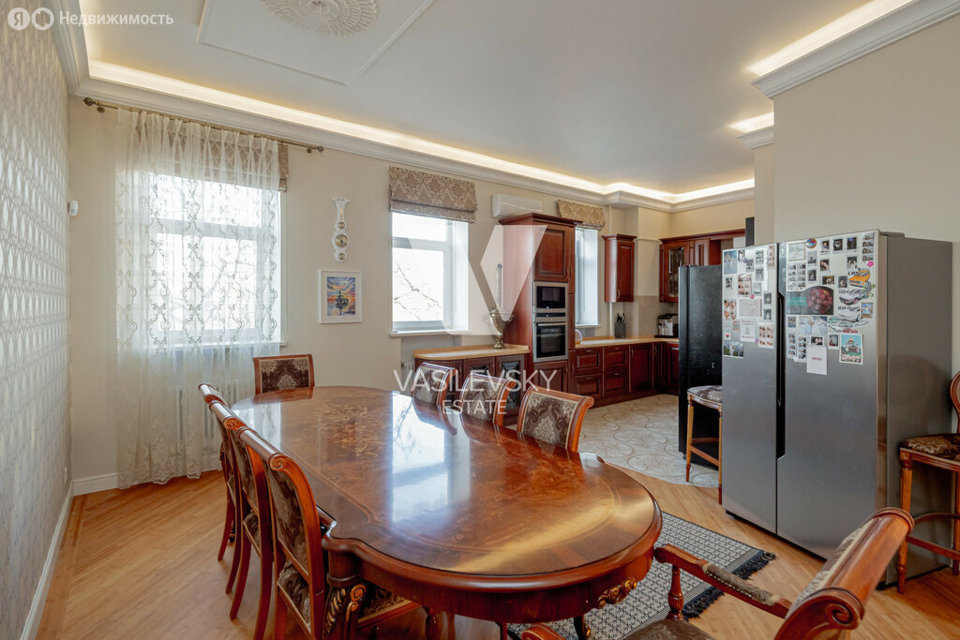 Продается 4-комнатная квартира, площадью 200.00 кв.м. Москва, улица Бауманская, дом 26