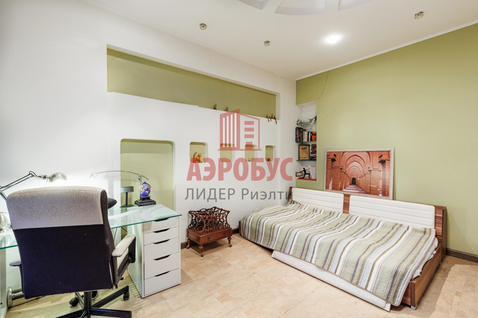 Продается 3-комнатная квартира, площадью 145.50 кв.м. Москва, проезд Кочновский, дом 4к2
