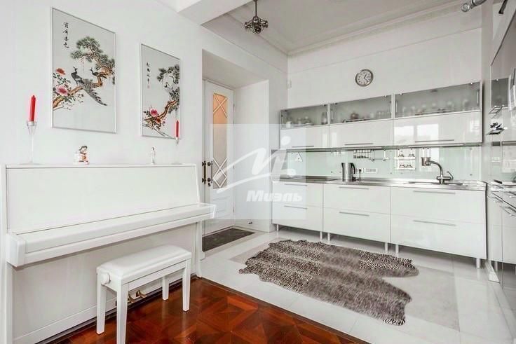 Продается 3-комнатная квартира, площадью 100.00 кв.м. Москва, набережная Котельническая, дом 1/15квк