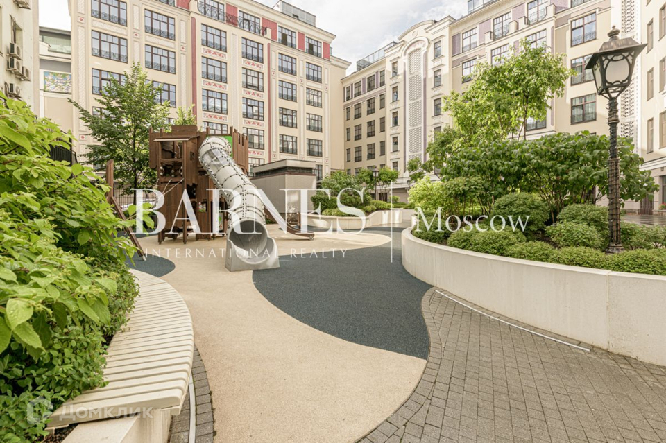 Продается 2-комнатная квартира, площадью 69.70 кв.м. Москва, улица Поварская