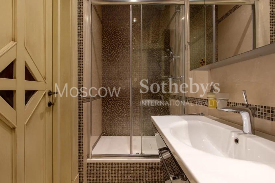 Продается 4-комнатная квартира, площадью 140.00 кв.м. Москва, улица Александра Невского, дом 27