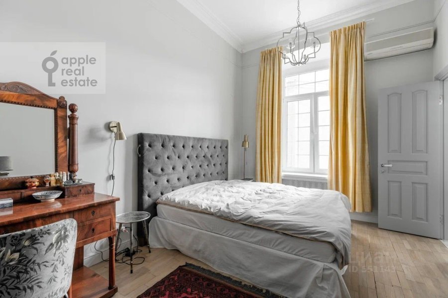 Продается 4-комнатная квартира, площадью 165.00 кв.м. Москва, Никитский бульвар, дом 5