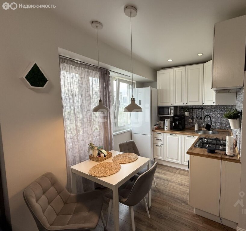 Продается 2-комнатная квартира, площадью 45.00 кв.м. Москва, улица Нежинская, дом 19к1