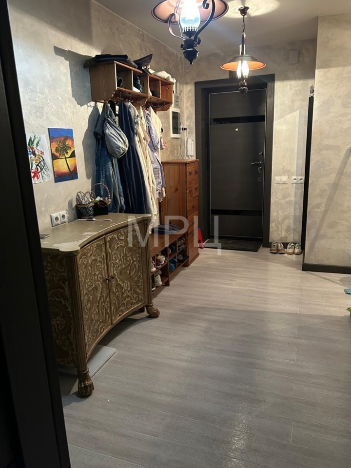 Продается 3-комнатная квартира, площадью 65.00 кв.м. Москва, Загородное шоссе, дом 9к1