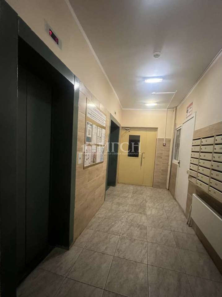 Продается 2-комнатная квартира, площадью 61.40 кв.м. Московская область, Лосино-Петровский городской округ, поселок Свердловский, улица Михаила Марченко, дом 4