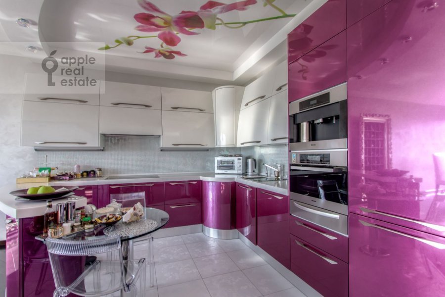 Продается 2-комнатная квартира, площадью 118.00 кв.м. Москва, улица Нежинская, дом 1к2