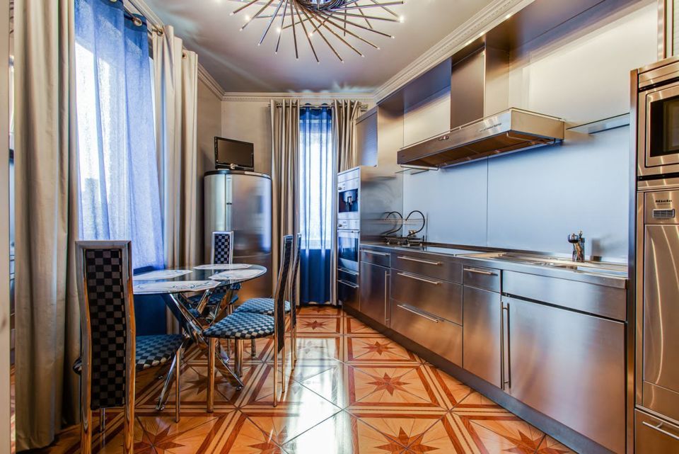 Продается 3-комнатная квартира, площадью 236.00 кв.м. Москва, Можайское шоссе, дом 2