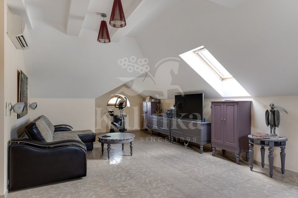 Продается дом, площадью 550.00 кв.м. Московская область, Одинцовский район, деревня Лапино