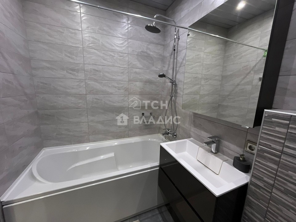 Продается 2-комнатная квартира, площадью 56.60 кв.м. Московская область, Лосино-Петровский городской округ, поселок Свердловский, улица Молодежная, дом 4