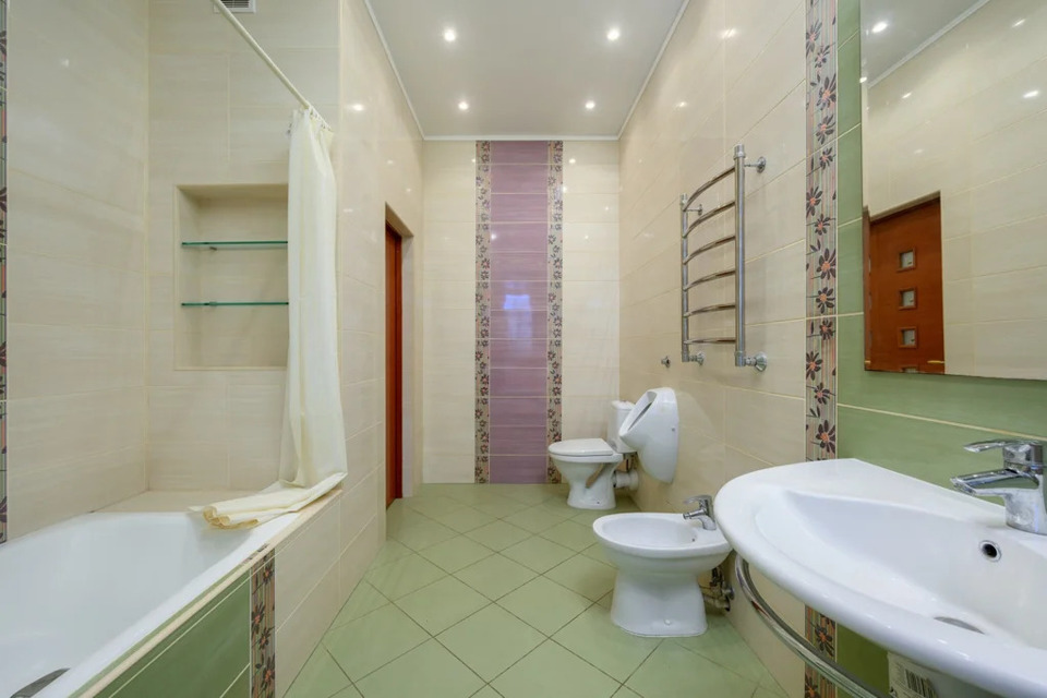 Продается дом, площадью 240.00 кв.м. Московская область, Наро-Фоминский городской округ, город Апрелевка, проезд 3-й Центральный, дом 1