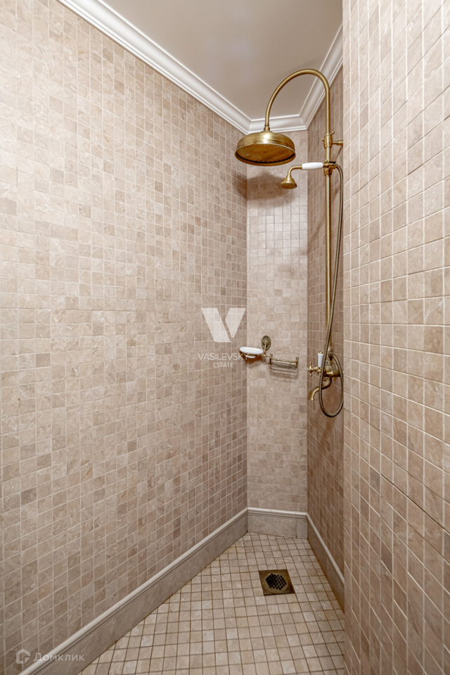 Продается 4-комнатная квартира, площадью 200.00 кв.м. Москва, улица Бауманская, дом 26