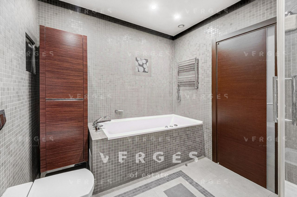 Продается 3-комнатная квартира, площадью 169.00 кв.м. Москва, переулок Зачатьевский 1-й