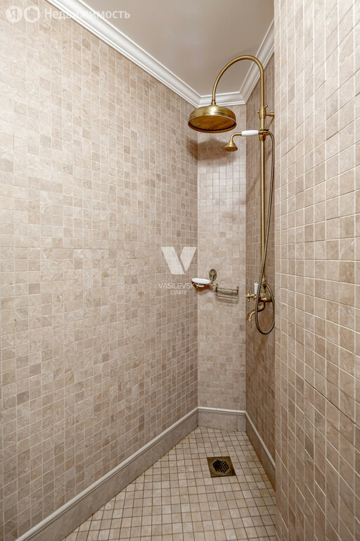 Продается 4-комнатная квартира, площадью 200.00 кв.м. Москва, улица Бауманская, дом 26