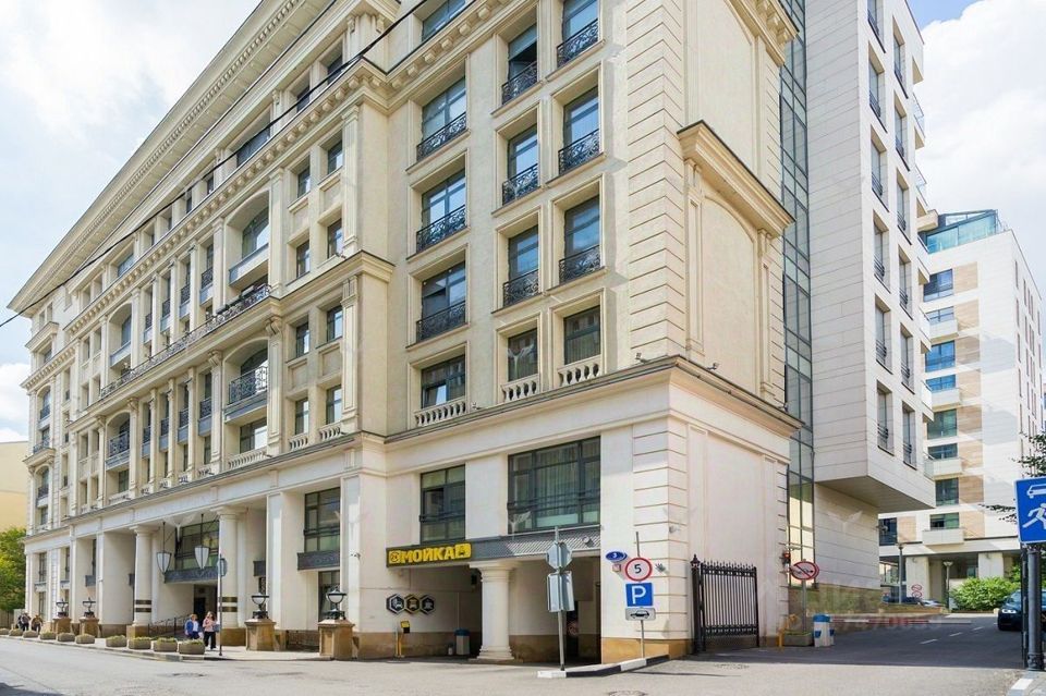 Продается 4-комнатная квартира, площадью 155.60 кв.м. Москва, переулок Казарменный, дом 3