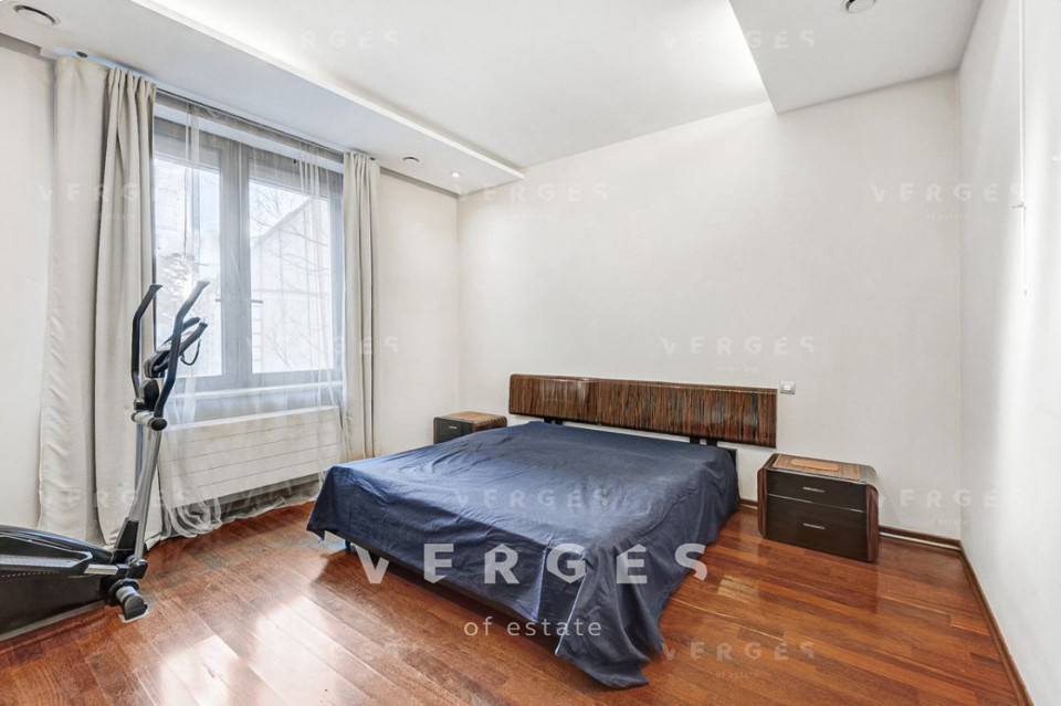 Продается 3-комнатная квартира, площадью 169.00 кв.м. Москва, переулок Зачатьевский 1-й