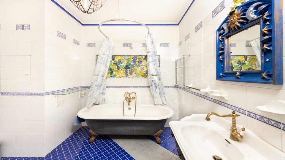 Продается 3-комнатная квартира, площадью 173.10 кв.м. Москва, переулок 1-й Смоленский, дом 17