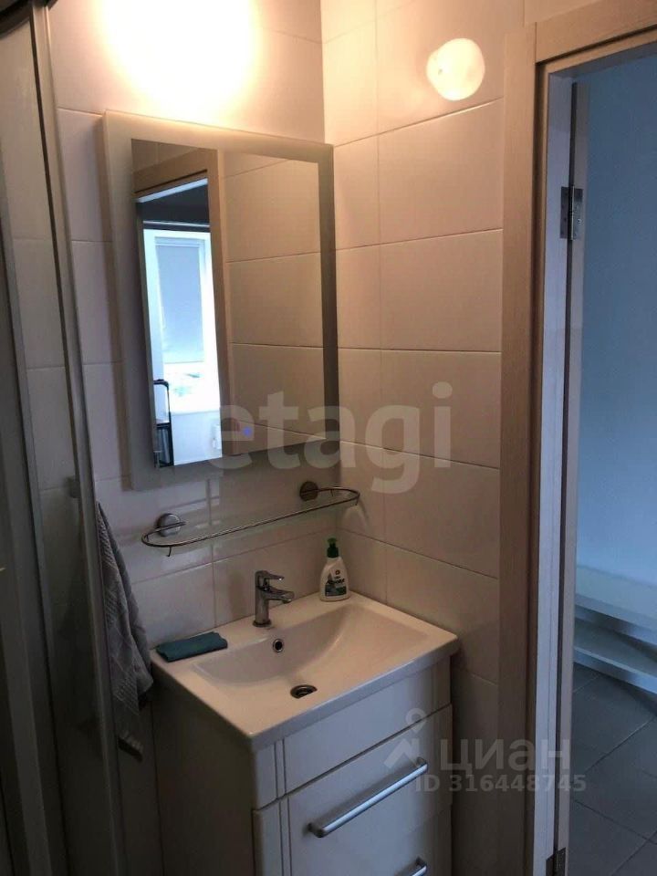 Продается 1-комнатная квартира, площадью 33.00 кв.м. Москва, улица Ярцевская, дом 24к1