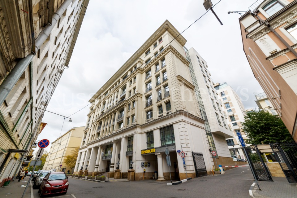 Продается 3-комнатная квартира, площадью 156.00 кв.м. Москва, переулок Казарменный, дом 3