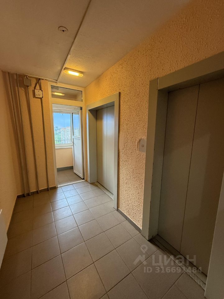 Продается 2-комнатная квартира, площадью 45.00 кв.м. Москва, улица Нежинская, дом 19к1