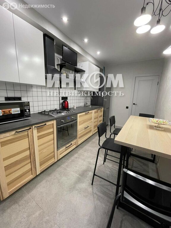 Продается 1-комнатная квартира, площадью 35.60 кв.м. Москва, улица Ярцевская, дом 29к1