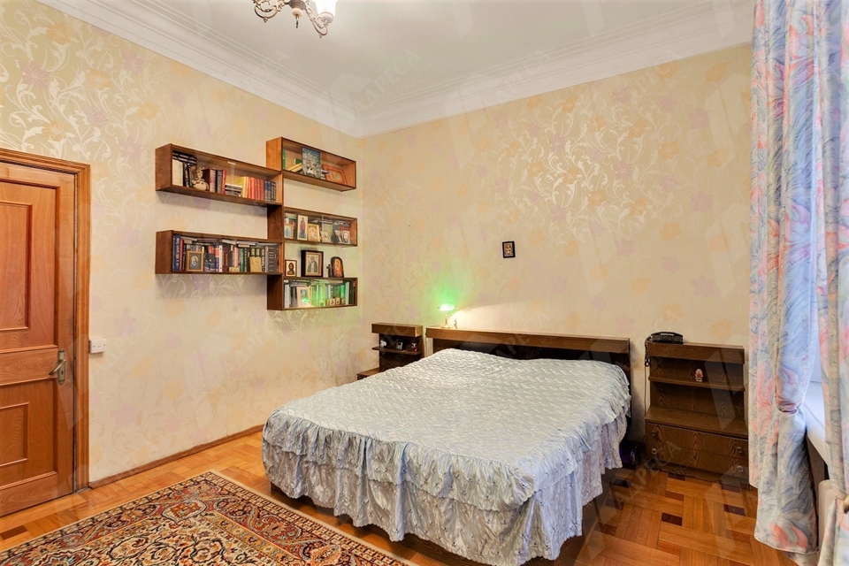 Продается 4-комнатная квартира, площадью 131.00 кв.м. Москва, Никитский бульвар, дом 12