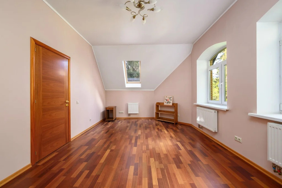 Продается дом, площадью 240.00 кв.м. Московская область, Наро-Фоминский городской округ, город Апрелевка, проезд 3-й Центральный, дом 1