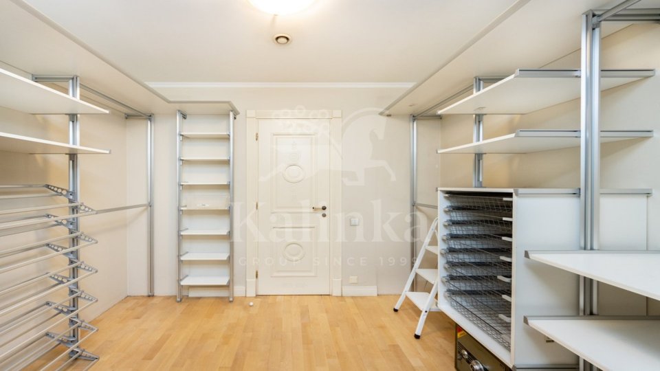 Продается 3-комнатная квартира, площадью 173.10 кв.м. Москва, переулок 1-й Смоленский, дом 17