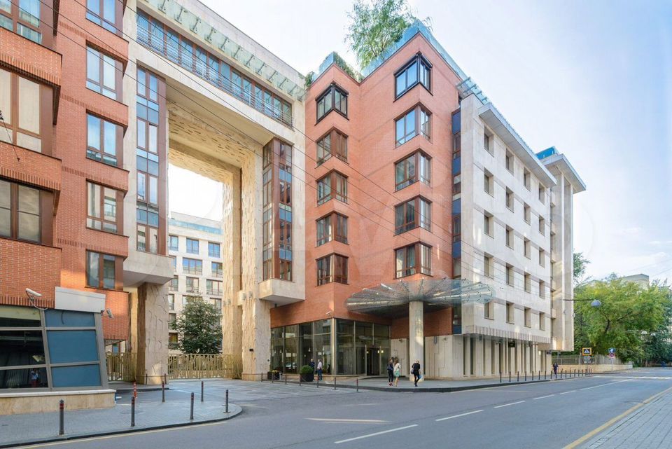 Продается 4-комнатная квартира, площадью 139.00 кв.м. Москва, переулок Зачатьевский 1-й, дом 5