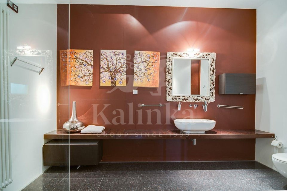 Продается 3-комнатная квартира, площадью 125.00 кв.м. Московская область, Одинцовский район, деревня Жуковка, дом 58