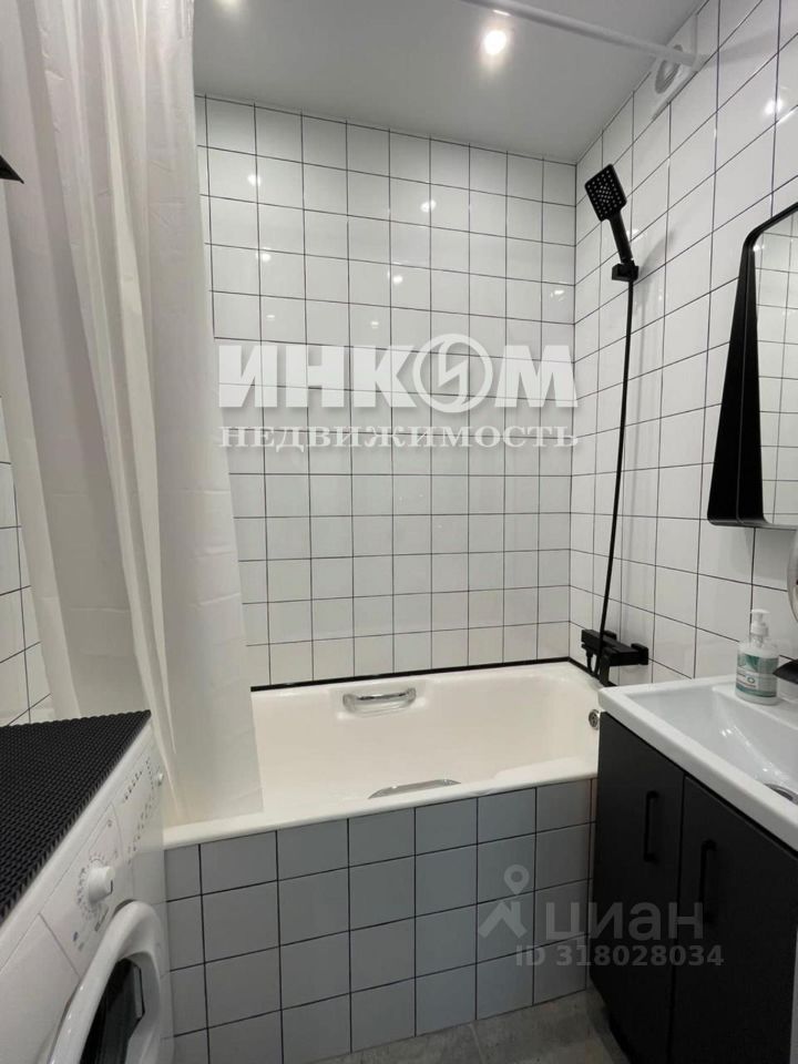 Продается 1-комнатная квартира, площадью 35.00 кв.м. Москва, улица Ярцевская, дом 29к1