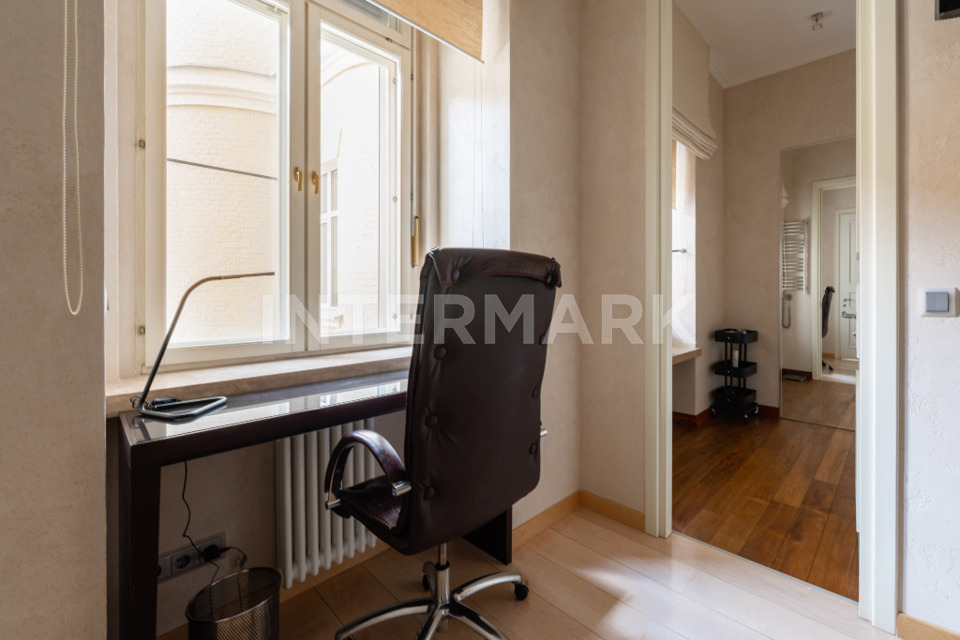 Продается 2-комнатная квартира, площадью 60.40 кв.м. Москва, Никитский бульвар, дом 12