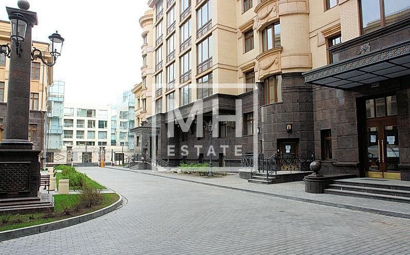 Продается 4-комнатная квартира, площадью 246.00 кв.м. Москва, переулок Хилков, дом 1