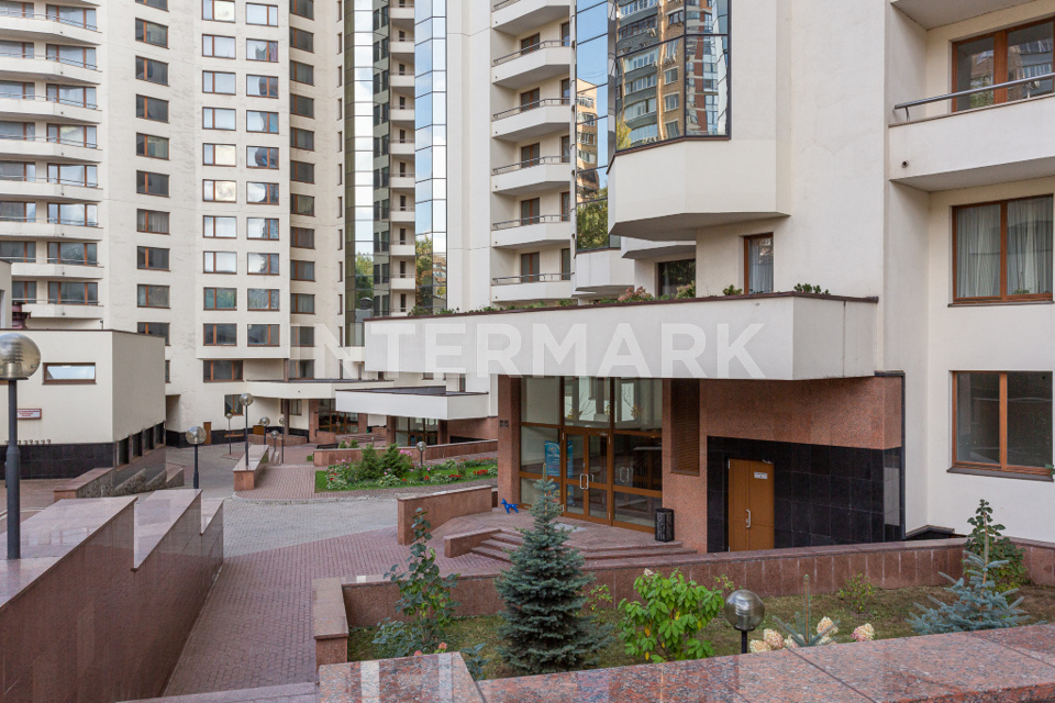 Продается 2-комнатная квартира, площадью 120.30 кв.м. Москва, улица Архитектора Власова, дом 6