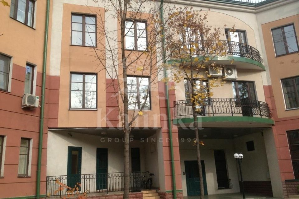 Продается 6-комнатная квартира, площадью 225.30 кв.м. Москва, улица Ельнинская, дом 15к2
